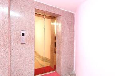 هتل Benjamin By Oyo Rooms