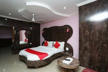 هتل Benjamin By Oyo Rooms