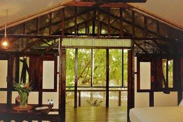 هتل Little Corn Beach And Bungalow