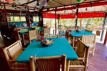 هتل Little Corn Beach And Bungalow