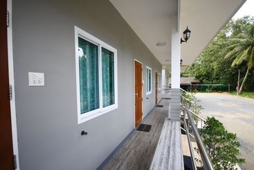 هتل Baan Chalong