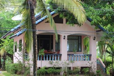 Отель Chaiwat Resort