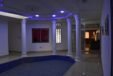 هتل Chrisma Courts