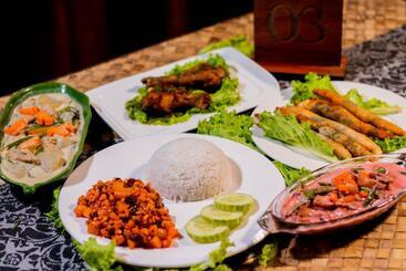 هتل Loboc Cool River Resort