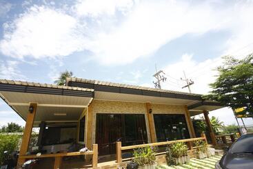هتل Wangthong Beach Resort