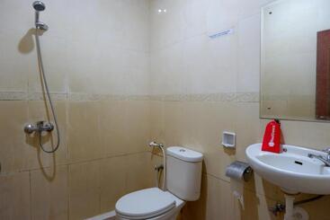 پانسیون Reddoorz Near Monumen Habibi Ainun