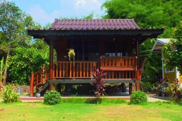 هتل Baan Pennee