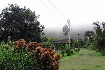 هتل Baan Pennee