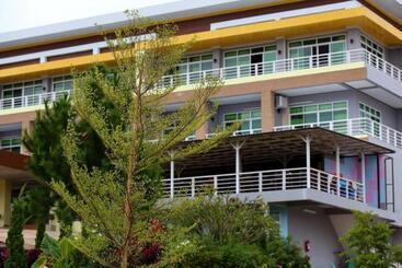 هتل Breeze Hill Resort
