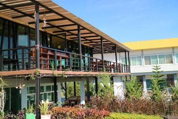 هتل Breeze Hill Resort