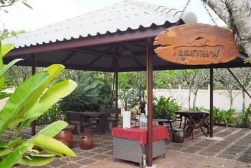 호텔 Country Inn 304