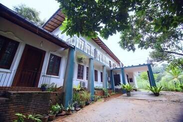 هتل Crystal Lodge