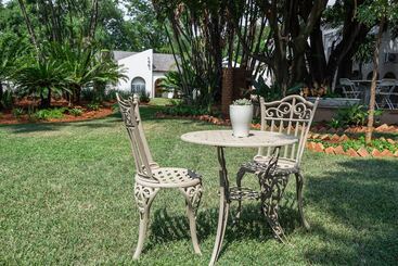 هتل Graceland Conference And Lifestyle Centre