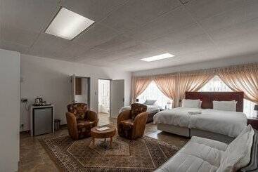 هتل Graceland Conference And Lifestyle Centre