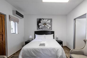 هتل Graceland Conference And Lifestyle Centre