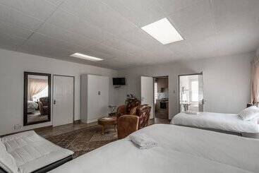 هتل Graceland Conference And Lifestyle Centre