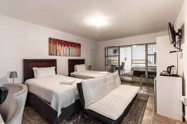هتل Graceland Conference And Lifestyle Centre