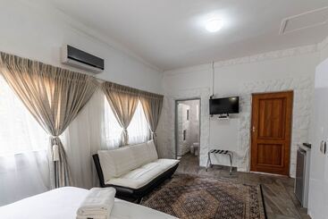 هتل Graceland Conference And Lifestyle Centre