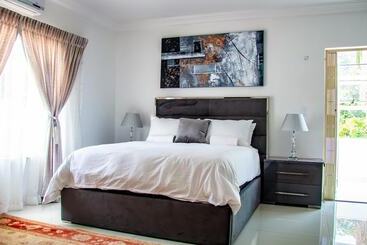 هتل Graceland Conference And Lifestyle Centre