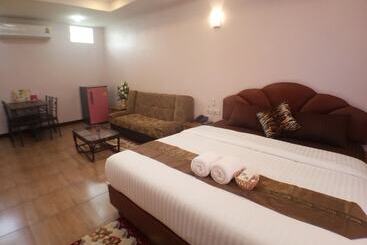 هتل Hi Tech Resort