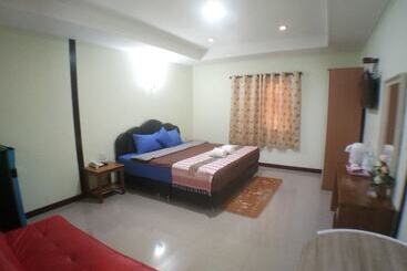 هتل Hi Tech Resort