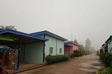 هتل Hi Tech Resort