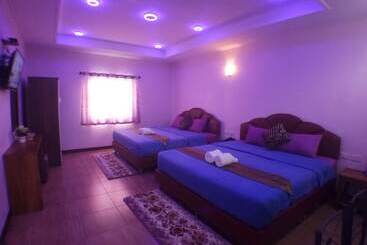 هتل Hi Tech Resort