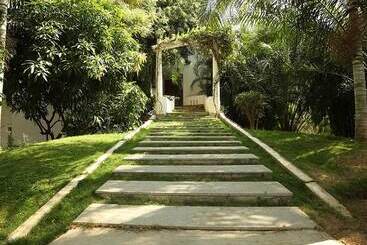 هتل Lahari Resorts