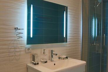 هتل Meridian Yug