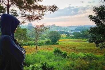 هتل Red Z Cool Mountain Resort