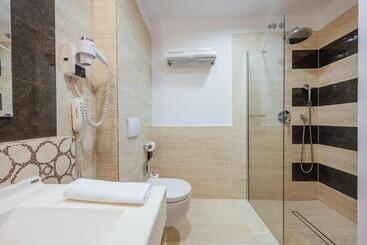 L`art Hotel Carei