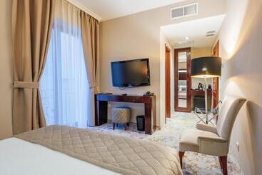 L`art Hotel Carei