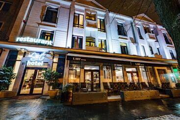 L`art Hotel Carei
