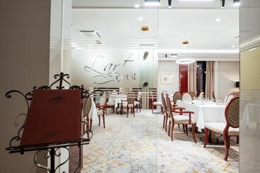 L`art Hotel Carei