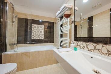 L`art Hotel Carei