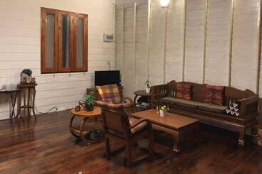 پانسیون Maa Damnoen B&b