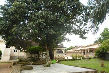 تختخواب و صبحانه Highlander Guest House