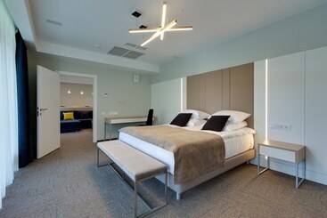 هتل Aurora Club Spa Resort
