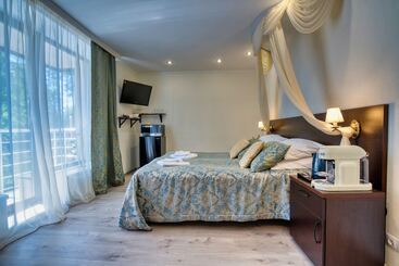 هتل Aurora Club Spa Resort
