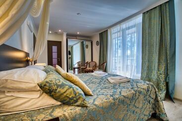 هتل Aurora Club Spa Resort