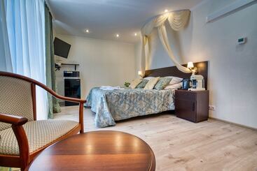 هتل Aurora Club Spa Resort