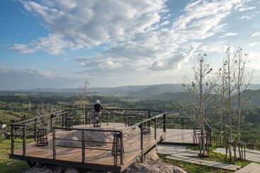 هتل Phukaew Resort & Adventure Park