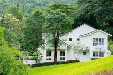 هتل Phukaew Resort & Adventure Park