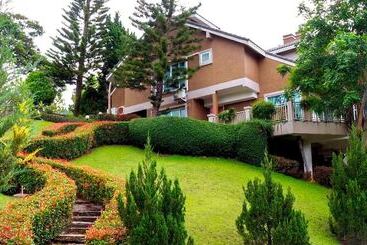 هتل Phukaew Resort & Adventure Park