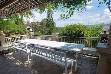 هتل Phukaew Resort & Adventure Park
