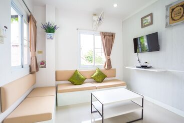 هتل Phukaew Resort & Adventure Park