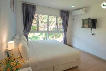 هتل Phukaew Resort & Adventure Park