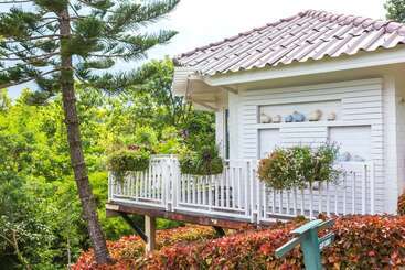 هتل Phukaew Resort & Adventure Park
