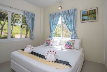 هتل Phukaew Resort & Adventure Park