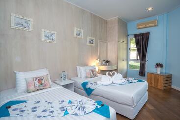 هتل Phukaew Resort & Adventure Park